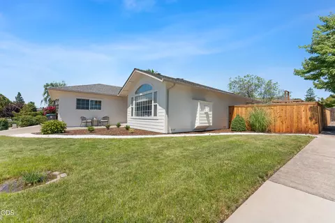 1699 Husker Butte Ln, Medford, OR 97504