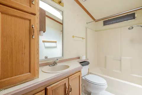 Bath - 60865 Raintree Dr, Bend, OR 97701 photo 2 of 2