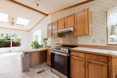 Kitchen - 60865 Raintree Dr, Bend, OR 97701 photo 2 of 3