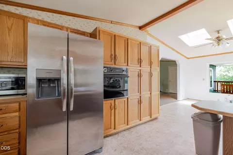 Kitchen - 60865 Raintree Dr, Bend, OR 97701 photo 3 of 3