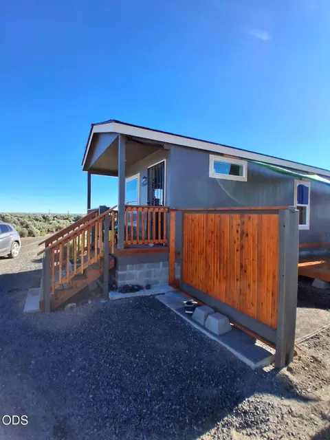 58936 Fossil Lake Rd, Christmas Valley, OR 97641