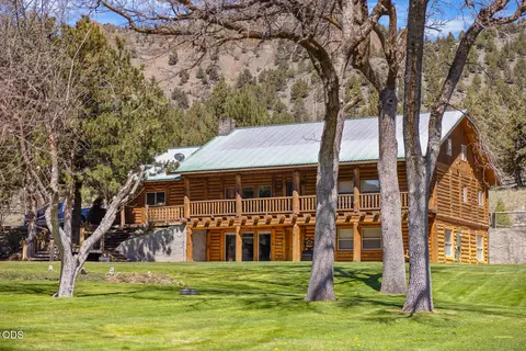 16305 N East Ochoco Hwy, Prineville, OR 97754