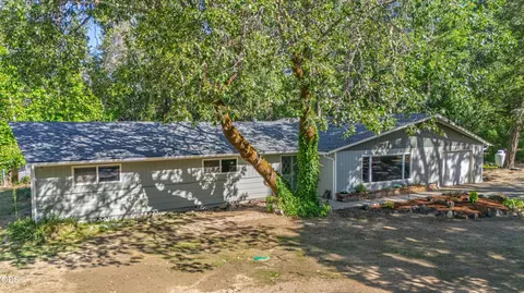 2750 Granite Hill Rd, Grants Pass, OR 97526