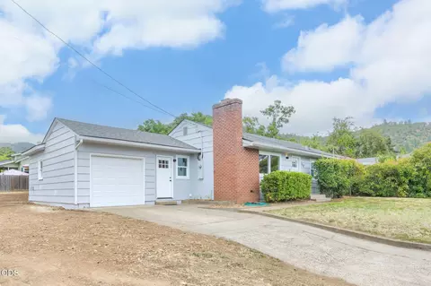 1202 NE A St, Grants Pass, OR 97526