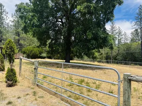 3846 New Hope Rd, Grants Pass, OR 97527