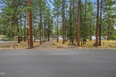 61057 Chuckanut Dr, Bend, OR 97702 photo 4
