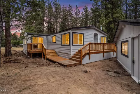 61057 Chuckanut Dr, Bend, OR 97702 photo 2