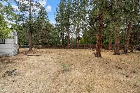 61057 Chuckanut Dr, Bend, OR 97702 photo 38