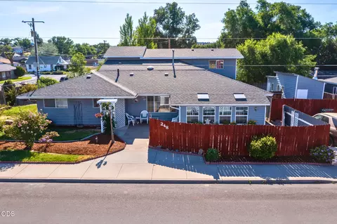 248 SE 10th St, Madras, OR 97741