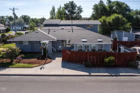 248 SE 10th St, Madras, OR 97741