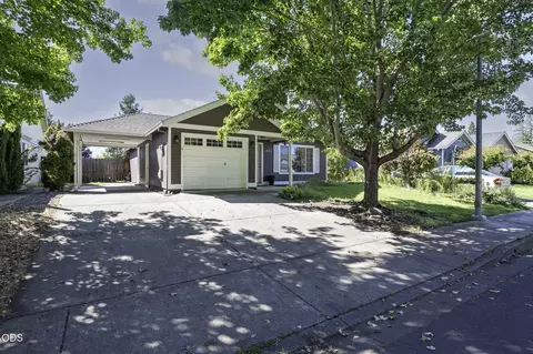 1923 Prune St, Medford, OR 97501