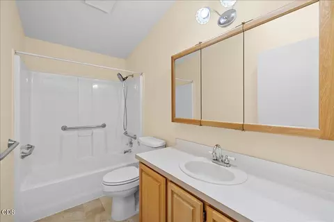 Bath - 555 Freeman Rd #234, Central Point, OR 97502 photo 2 of 2