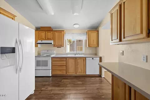 Kitchen - 555 Freeman Rd #234, Central Point, OR 97502 photo 2 of 2