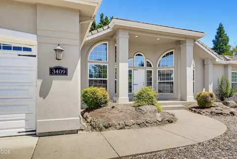 3409 Creek View Dr, Medford, OR 97504