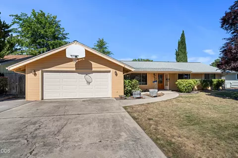 1467 Bluebonnet Ave, Medford, OR 97504