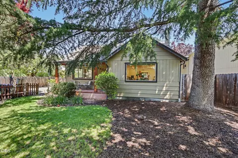 1423 E Main St, Ashland, OR 97520