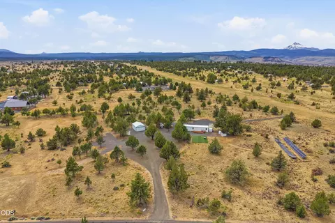 13005 SW Airstrip Ln, Culver, OR 97734