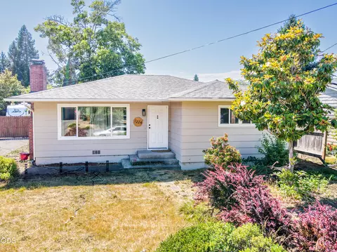 1224 SW Oak St, Grants Pass, OR 97526