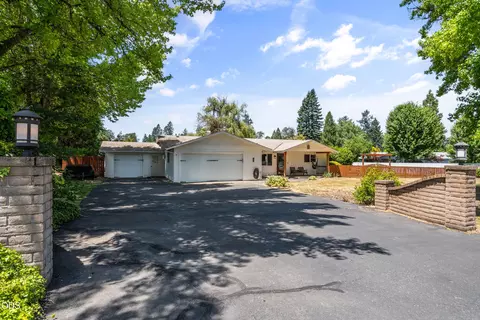 155 Westwood Dr, Grants Pass, OR 97527