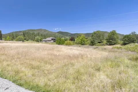 476 NW Scenic Dr, Grants Pass, OR 97526