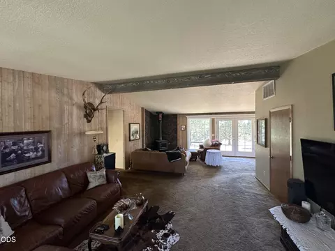 Living - 23348 Chisholm Trl, Bend, OR 97702 photo 2 of 2
