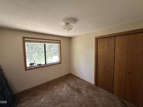 Bedroom - 23348 Chisholm Trl, Bend, OR 97702 photo 2 of 3