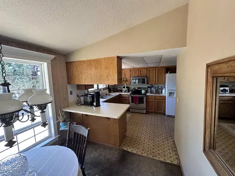 Kitchen - 23348 Chisholm Trl, Bend, OR 97702 photo 1 of 2
