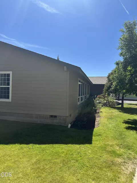 Exterior - 23348 Chisholm Trl, Bend, OR 97702 photo 3 of 6