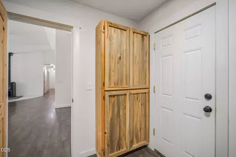 Entry Way - 52917 Shady Ln, La Pine, OR 97739 photo 3 of 3