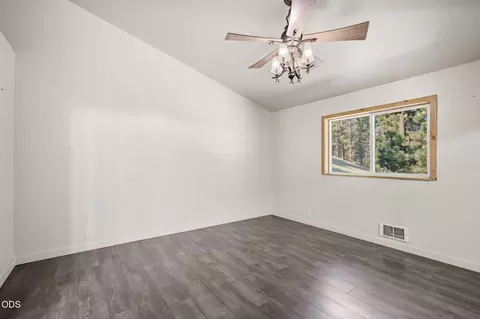 Bedroom - 52917 Shady Ln, La Pine, OR 97739 photo 3 of 11