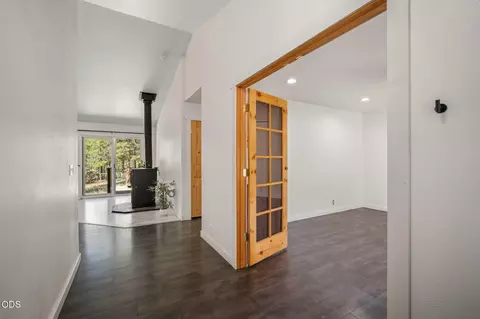 Entry Way - 52917 Shady Ln, La Pine, OR 97739 photo 2 of 3