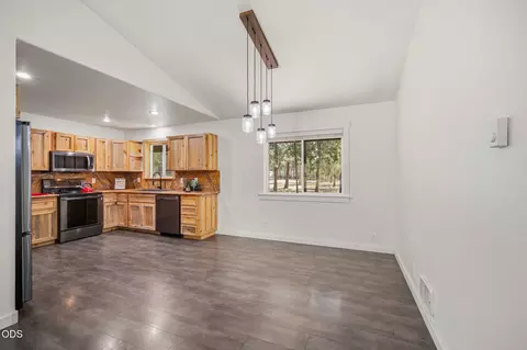 Dining - 52917 Shady Ln, La Pine, OR 97739 photo 1 of 1