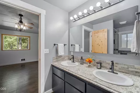 Bath - 52917 Shady Ln, La Pine, OR 97739 photo 2 of 5