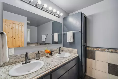 Bath - 52917 Shady Ln, La Pine, OR 97739 photo 1 of 5
