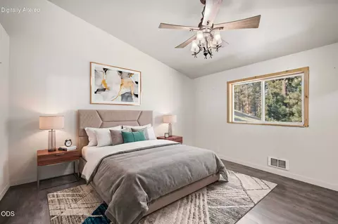 Bedroom - 52917 Shady Ln, La Pine, OR 97739 photo 2 of 11