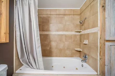 Bath - 52917 Shady Ln, La Pine, OR 97739 photo 5 of 5