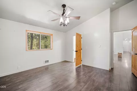 Bedroom - 52917 Shady Ln, La Pine, OR 97739 photo 5 of 11