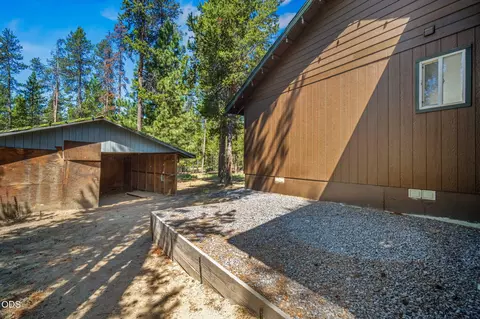 Exterior - 52917 Shady Ln, La Pine, OR 97739 photo 6 of 10