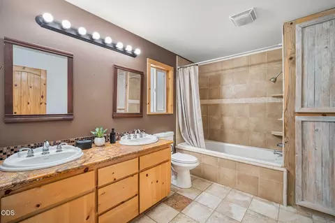 Bath - 52917 Shady Ln, La Pine, OR 97739 photo 4 of 5