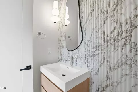 Bath - 210 SW Log Ct, Bend, OR 97702 photo 1 of 5