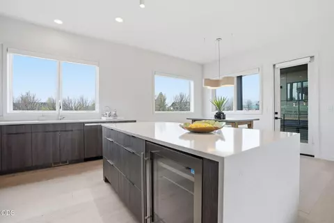 Kitchen - 210 SW Log Ct, Bend, OR 97702 photo 4 of 8