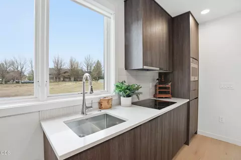 Kitchen - 210 SW Log Ct, Bend, OR 97702 photo 8 of 8