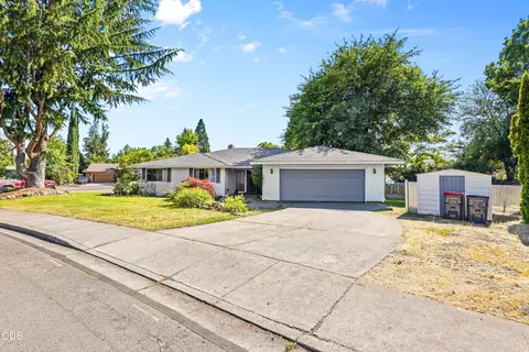 2951 Barclay Rd, Medford, OR 97504
