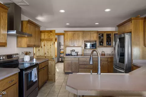 Kitchen - 24605 Dodds Rd, Bend, OR 97701 photo 1 of 4