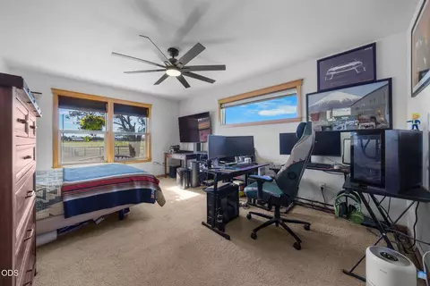 Bedroom - 24605 Dodds Rd, Bend, OR 97701 photo 3 of 4