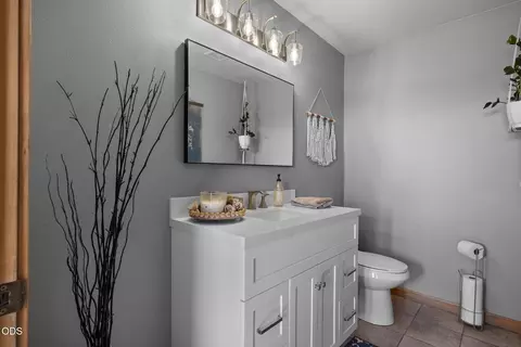Bath - 24605 Dodds Rd, Bend, OR 97701 photo 6 of 8