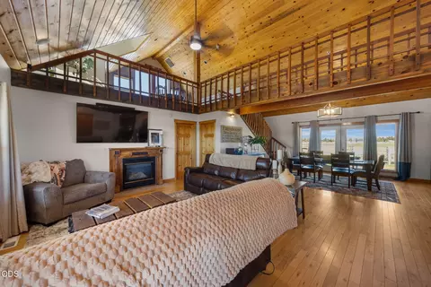 Living - 24605 Dodds Rd, Bend, OR 97701 photo 2 of 3