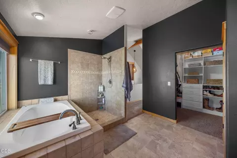 Bath - 24605 Dodds Rd, Bend, OR 97701 photo 3 of 8