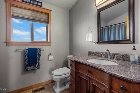 Bath - 24605 Dodds Rd, Bend, OR 97701 photo 7 of 8