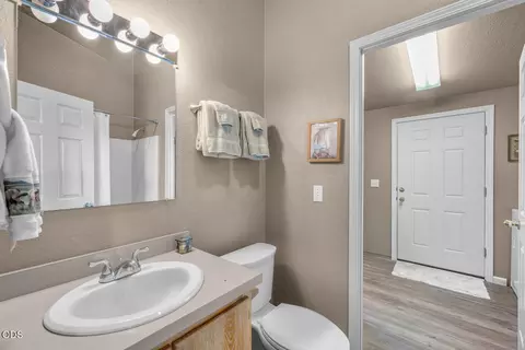 Bath - 67183 Harrington Loop, Bend, OR 97703 photo 3 of 3